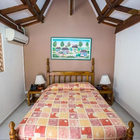 Moulin Sur Mer Beach Resort Montrouis Buitenkant foto