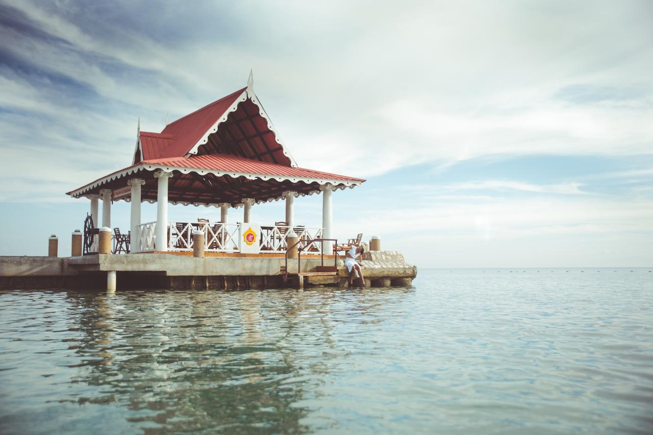 Moulin Sur Mer Beach Resort Montrouis Buitenkant foto