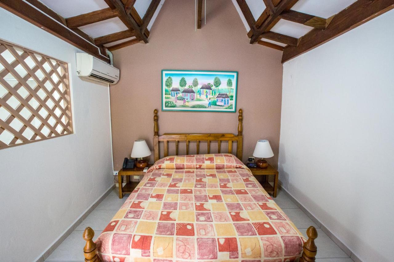 Moulin Sur Mer Beach Resort Montrouis Buitenkant foto